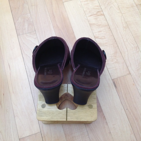 AK Brown Mules - Picture 3 of 7